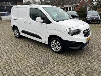 Salvage car Opel Combo 1.5  CDTI  L1H1 EDITION AUTOMAAT 2021/6