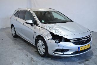 damaged commercial vehicles Opel Astra SPORTS TOURER 2017/5