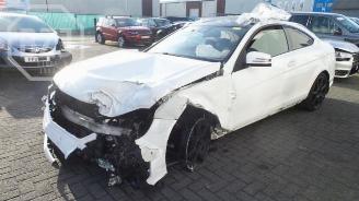 Damaged car Mercedes C-klasse C (C204), Coupe, 2011 1.6 C-180 16V BlueEfficiency 2014