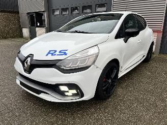 damaged motor cycles Renault Clio 1.6 Turbo RS Trophy AUTOMAAT / CLIMA / NAVI / CRUISE /220PK 2018/6