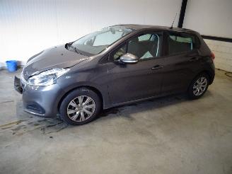 damaged commercial vehicles Peugeot 208 1.5 HDI 2019/5