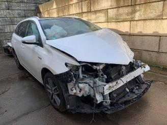 damaged machines Toyota Auris Auris Touring Sports (E18), Combi, 2013 / 2018 1.8 16V Hybrid 2014/6