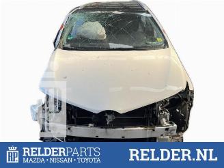damaged passenger cars Toyota Auris Touring Sports Auris Touring Sports (E18), Combi, 2013 / 2018 1.8 16V Hybrid 2014/6