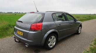 occasion passenger cars Opel Signum 2.2 16v Automaat Cosmo Navigatie  Airco   2005 5drs 2005/6