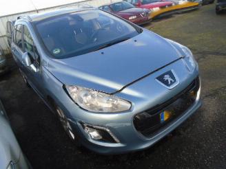 damaged commercial vehicles Peugeot 308 HDI AUTOMAAT 2012/2