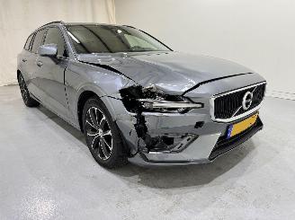 Coche accidentado Volvo V-60 2.0 B3 Aut8 MHEV Momentum Advantage 2020/11