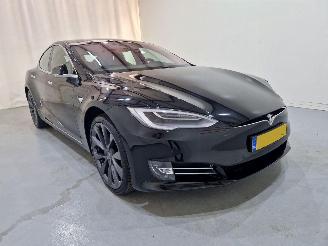 Damaged car Tesla Model S Standard range Pano 235kW Bjr.2019 2019/11