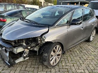 dañado remolque Renault Scenic 1.3 TCE Limited  ( 28513 Km ) 2019/11