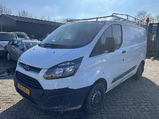Vaurioauto  commercial vehicles Ford Transit Custom 2.2 TDCI  L1H1 Ambiente 2013/4