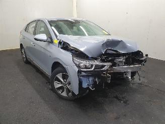 Salvage car Hyundai Ioniq Comfort EV 2018/10