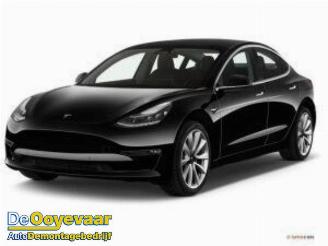 Vaurioauto  passenger cars Tesla Model 3 Model 3, Sedan, 2017 EV AWD 2019/9
