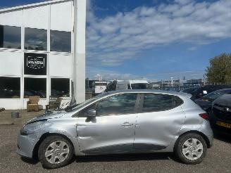 damaged commercial vehicles Renault Clio 1.5 dCi ECO Expression BJ 2013 305585 KM 2013/5