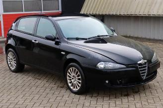 dommages autobus Alfa Romeo 147 147 (937), Hatchback, 2000 / 2010 1.6 HP Twin Spark 16V 2008/5