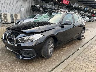 damaged passenger cars BMW 1-serie 118i 2019/9