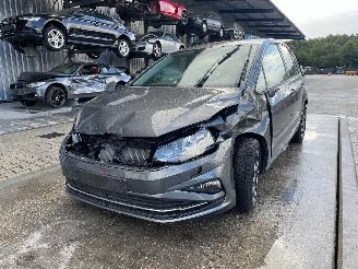 damaged passenger cars Volkswagen Golf Sportsvan 1.0 TSI 2019/2