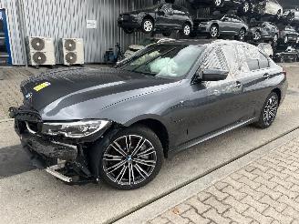 Schade bestelwagen BMW 3-serie 330e Plug-in-Hybrid xDrive 2019/8