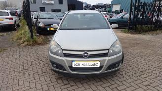 occasion passenger cars Opel Astra H SW (L35) Combi 1.6 16V Twinport (Z16XEP(Euro 4)) [77kW] 5BAK 2005/1