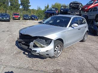 uszkodzony maszyny BMW 1-serie (E87/87N) Hatchback 5-drs 116i 1.6 16V (N45-B16A) 2006/3