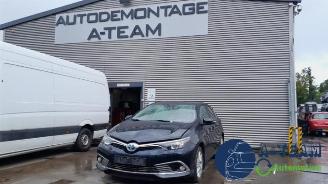 dañado camiones Toyota Auris Auris (E18), Hatchback 5-drs, 2012 / 2019 1.8 16V Hybrid 2017/1