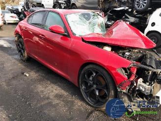 uszkodzony samochody osobowe Alfa Romeo Giulia Giulia (952), Sedan, 2015 2.0 T 16V 2019/8