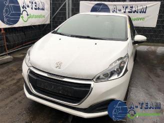 Auto incidentate Peugeot 208 208 I (CA/CC/CK/CL), Hatchback, 2012 / 2019 1.2 Vti 12V PureTech 2017/6