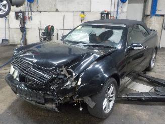 Damaged car Mercedes CLK CLK (R208) Cabrio 2.0 200 16V (M111.945) [100kW]  (03-1998/03-2002) 2000/3