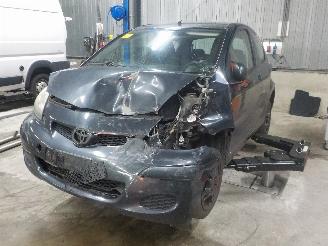 Voiture accidenté Toyota Aygo Aygo (B10) Hatchback 1.0 12V VVT-i (1KR-FE) [50kW]  (07-2005/05-2014) 2009