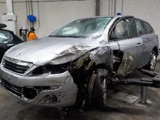 Damaged car Peugeot 308 308 SW (L4/L9/LC/LJ/LR) Combi 5-drs 1.2 12V e-THP PureTech 130 (EB2DTS=
(HNY)) [96kW]  (03-2014/12-2021) 2014/10