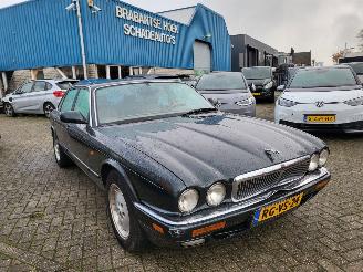 damaged passenger cars Jaguar XJ EXECUTIVE 3.2 orgineel in nederland gelevert met N.A.P 1997/3