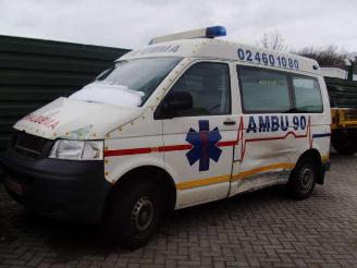 krockskadad bil auto Volkswagen Transporter t 5  1.9 tdi ambulance 2006/3