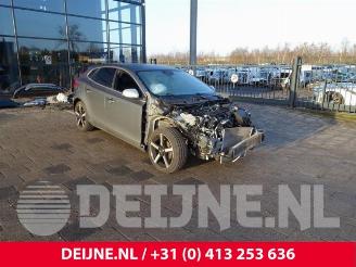 Damaged car Volvo V-40 V40 (MV), Hatchback 5-drs, 2012 / 2019 2.0 D2 16V 2015/10