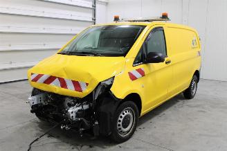 Vaurioauto  caravans Mercedes Vito  2021/3