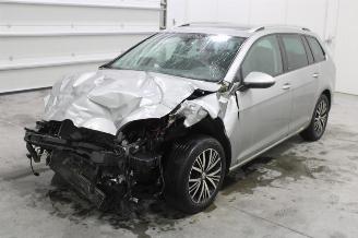 damaged passenger cars Volkswagen Golf  2016/2