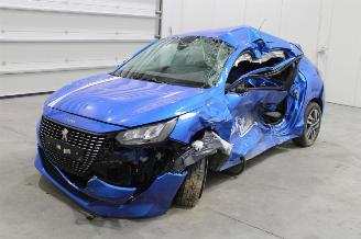 Damaged car Peugeot 208  2022/2