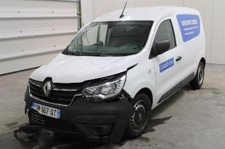 damaged passenger cars Renault Express  2023/3
