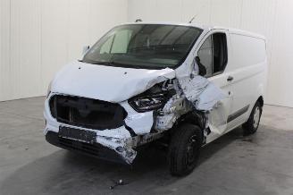 Vaurioauto  commercial vehicles Ford Transit  2021/6