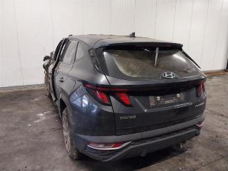 damaged passenger cars Hyundai Tucson  2021