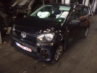 damaged passenger cars Volkswagen Up benzine - 999cc - 2013/4