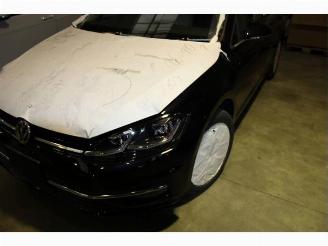Damaged car Volkswagen Golf  2019/5