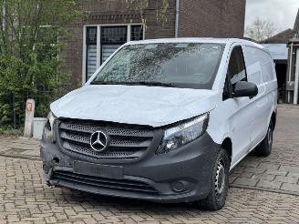 Damaged car Mercedes Vito LANG 114CDI  / AUTOMAAT 2022/1